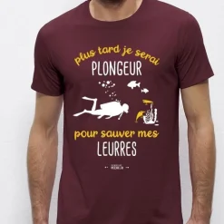 Tee Shirt Manches Courtes Homme Monsieur Pêcheur Plus Tard Je Serais Plongeur - Burgundy